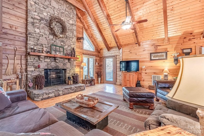 Property image 5 at 6 Ravenwood Lane, Horse Shoe, NC 28742