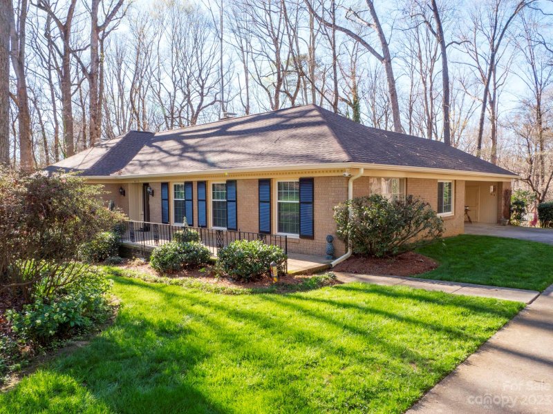 Property image 2 at 4015 Oldfield Road, Charlotte, NC 28226