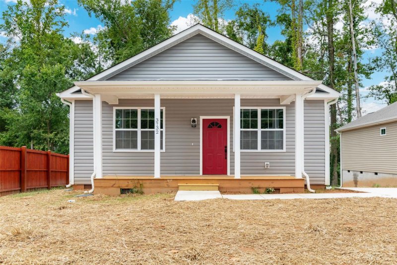 Property image 2 at 3732 Oakwood Road, Charlotte, NC 28269