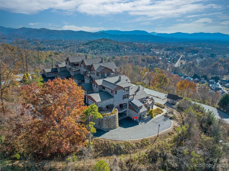 4 Chimney Crest Drive