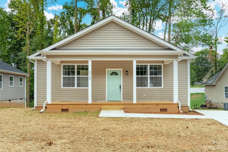 Property image 2 at 3728 Oakwood Road, Charlotte, NC 28269