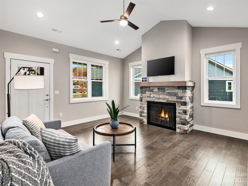 Property image 3 at 84 S Anvil Avenue, Hendersonville, NC 28792