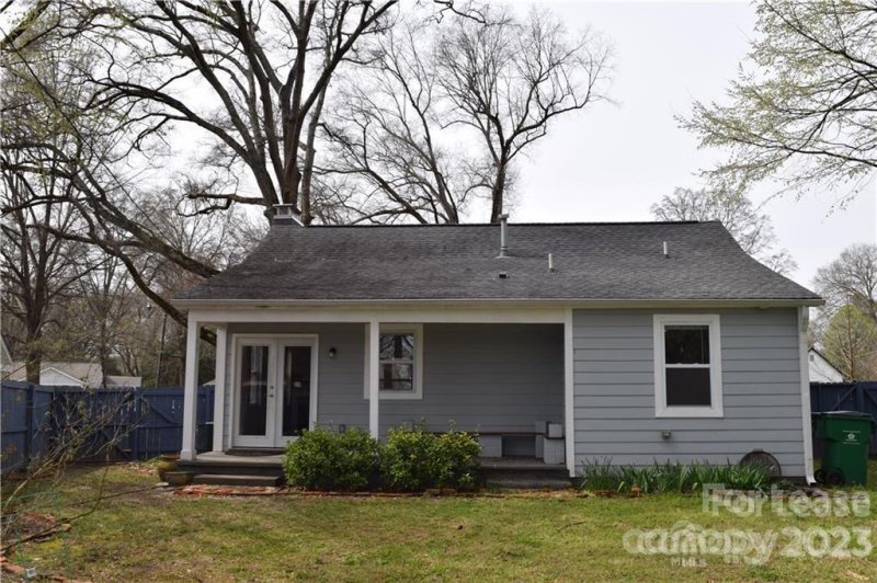 Property image 3 at 1221 Meadow Lane, Charlotte, NC 28205