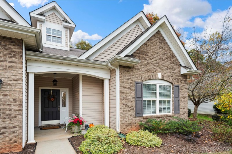 Property image 3 at 417 Elizabeth Valley Lane, Lake Wylie, SC 29710