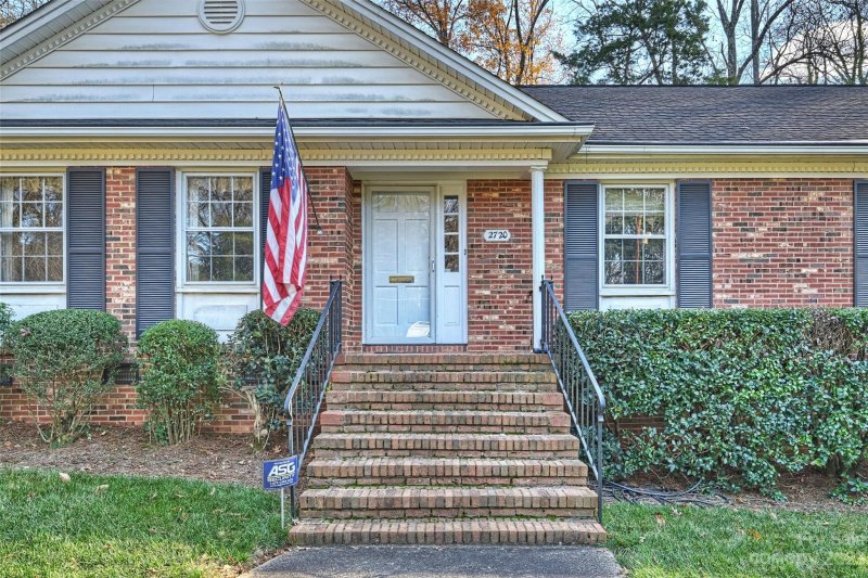 Property image 3 at 2720 Goneaway Road, Charlotte, NC 28210