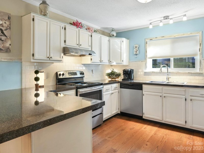 Property image 2 at 33 Lake Drive, Laurel Park, NC 28739