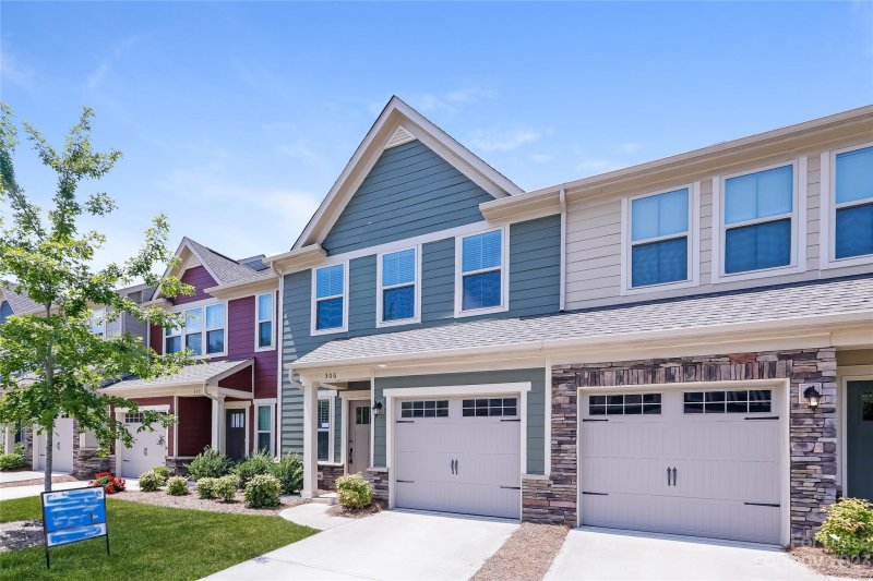 Property image 2 at 306 Pond Place Lane, Matthews, NC 28104