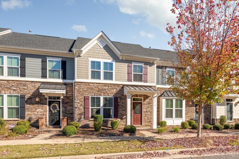 12733 Glowing Peak Road