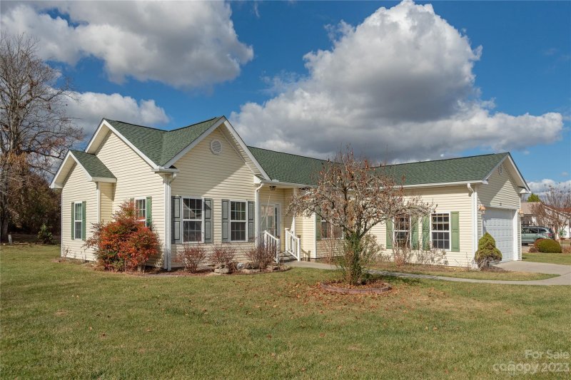 Property image 2 at 63 Beechnut Drive, Hendersonville, NC 28739