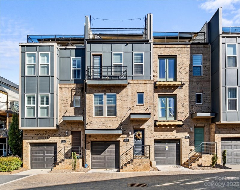 2863 Grand Union Way