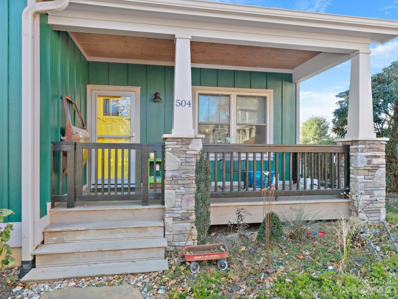 Property image 3 at 504 Fairview Road, Asheville, NC 28803