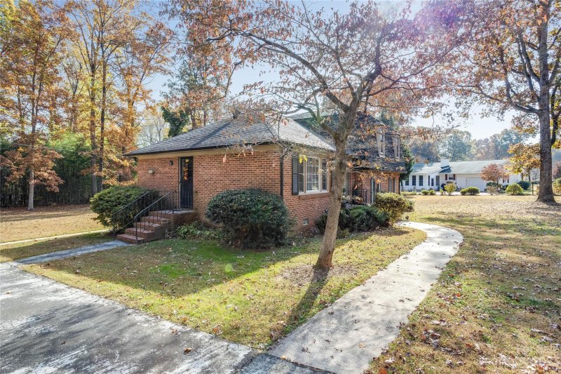 Property image 3 at 1002 Pierce Avenue, Mount Holly, NC 28120