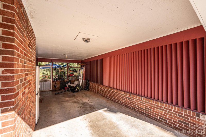 Property image 3 at 132 30th Avenue, Hickory, NC 28601