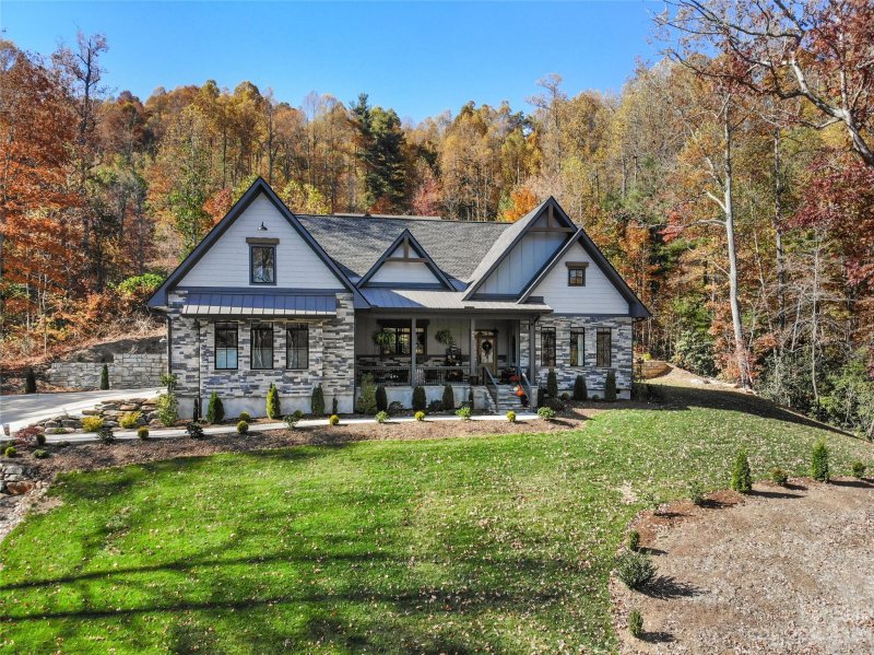 Property image 3 at 264 Freedom Trail Court, Zirconia, NC 28790