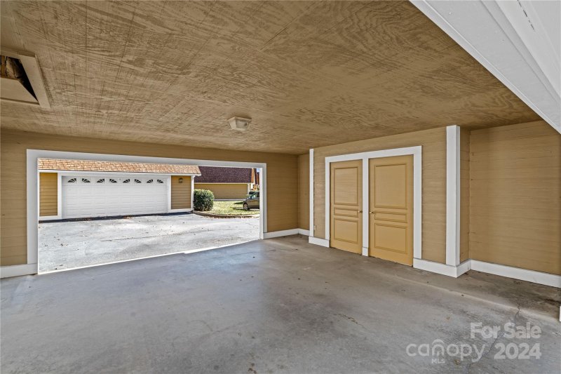 Property image 4 at 702 Woodlea Court, Asheville, NC 28806