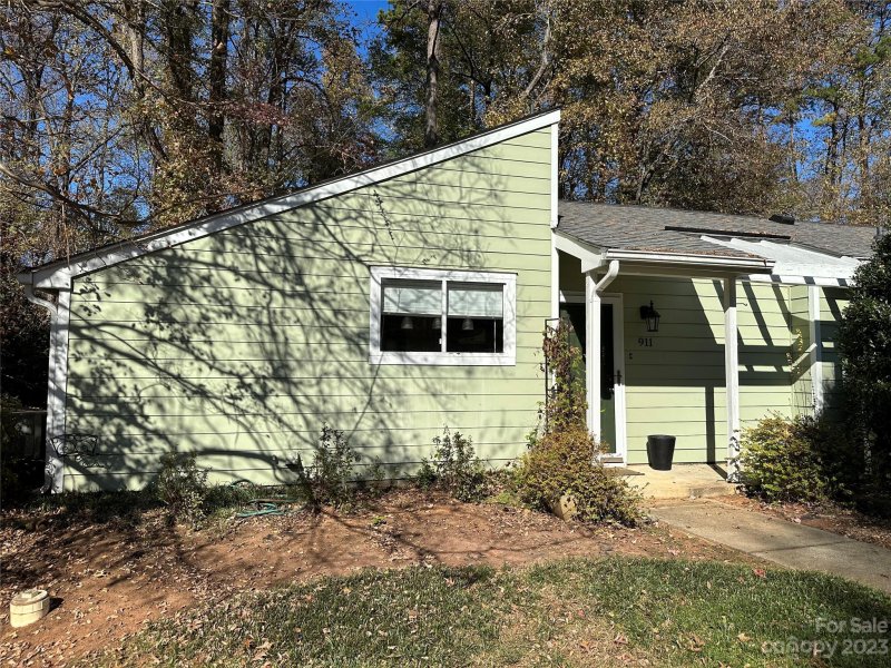 911 Sardis Cove Drive