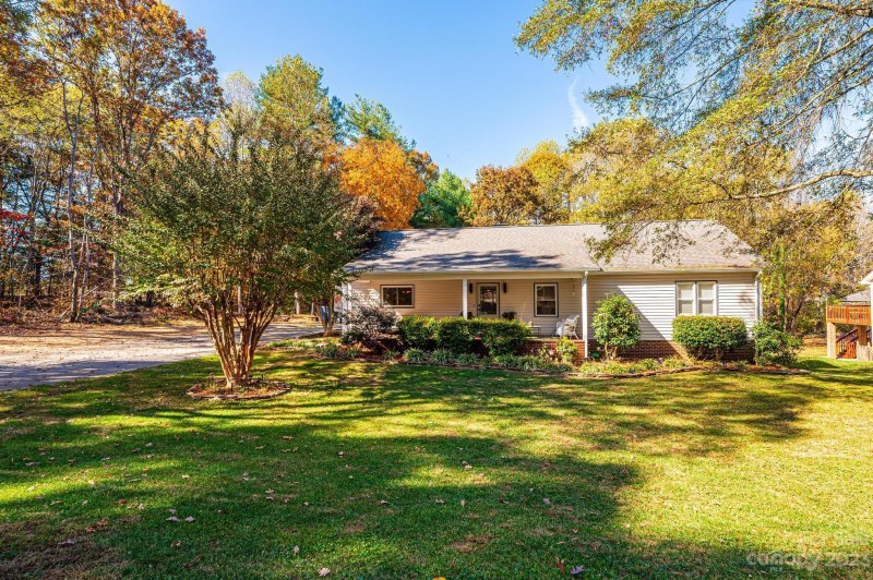 Property image 2 at 3209 15th Street, Hickory, NC 28601