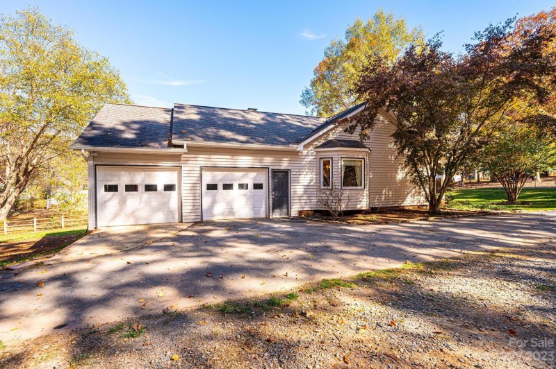 Property image 3 at 3209 15th Street, Hickory, NC 28601