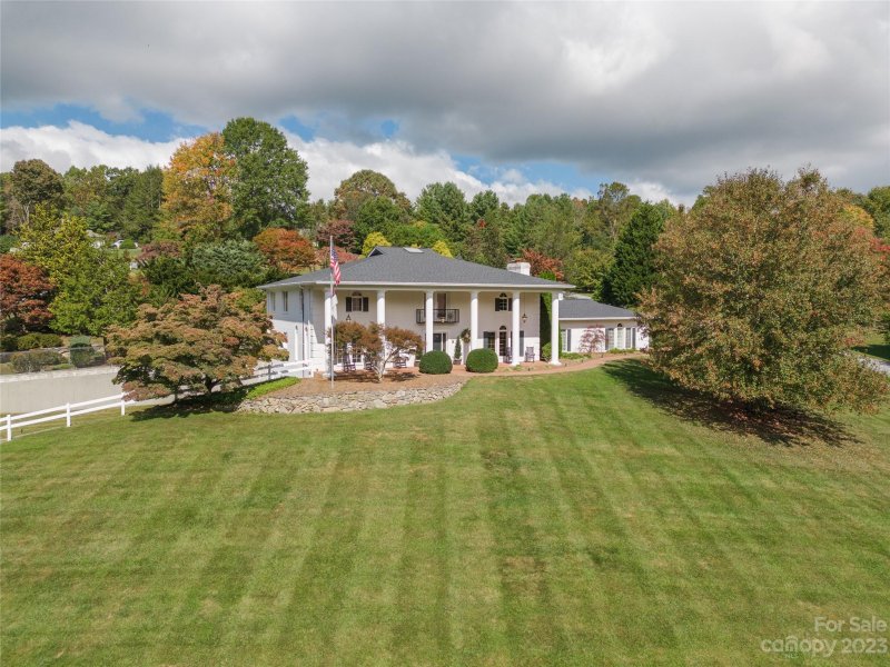 Property image 2 at 409 Rickel Drive, Hendersonville, NC 28739