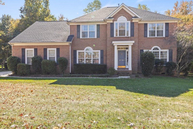 Property image 2 at 2724 Shady Reach Lane, Charlotte, NC 28214