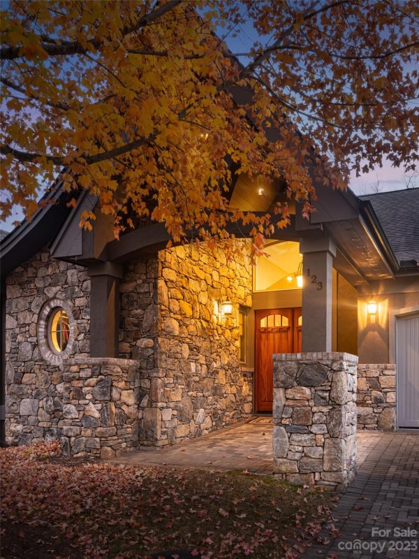 Property image 3 at 123 Points West Drive, Asheville, NC 28804