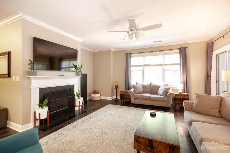 Property image 2 at 5601 Fairview Road, Charlotte, NC 28209