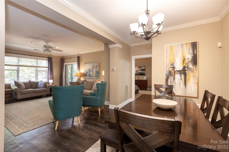 Property image 3 at 5601 Fairview Road, Charlotte, NC 28209