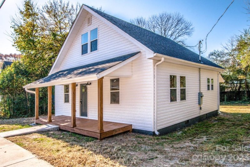 Property image 2 at 113 Doster Avenue, Mooresville, NC 28115