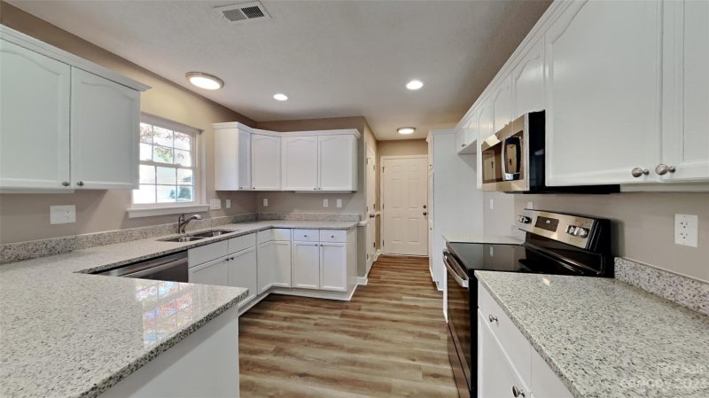 Property image 4 at 150 Oak Village Parkway, Mooresville, NC 28117