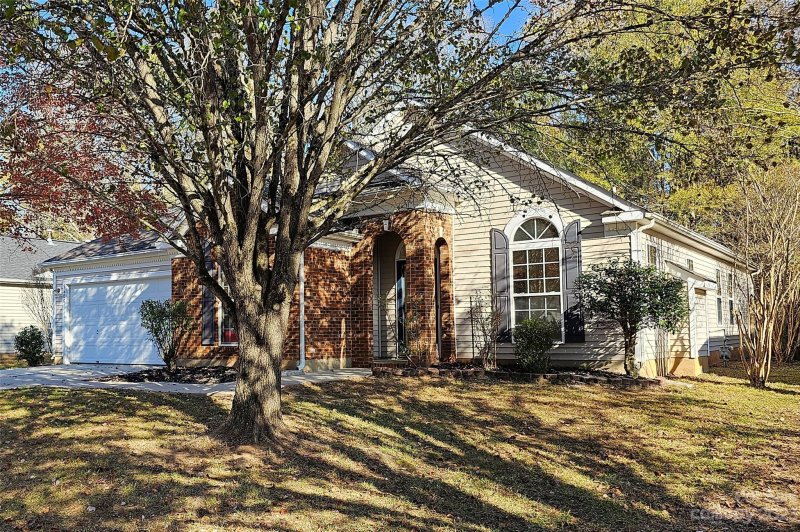 Property image 2 at 5406 Starflower Drive, Charlotte, NC 28215