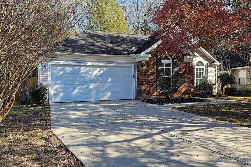 Property image 3 at 5406 Starflower Drive, Charlotte, NC 28215