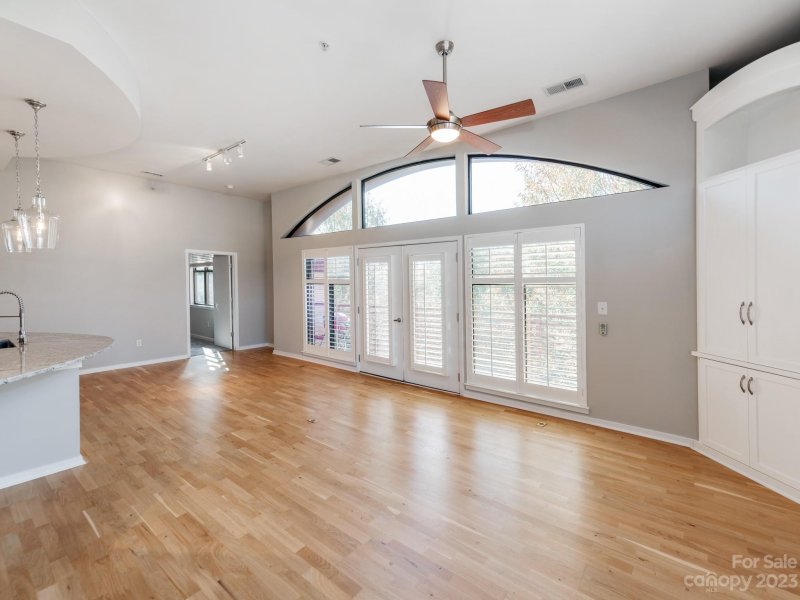 Property image 3 at 2125 Southend Drive, Charlotte, NC 28203