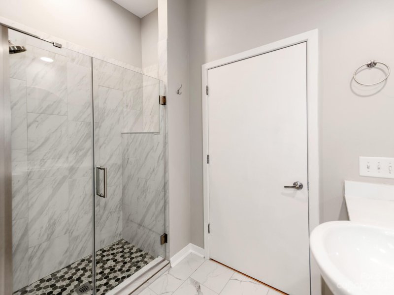 Property image 5 at 2125 Southend Drive, Charlotte, NC 28203