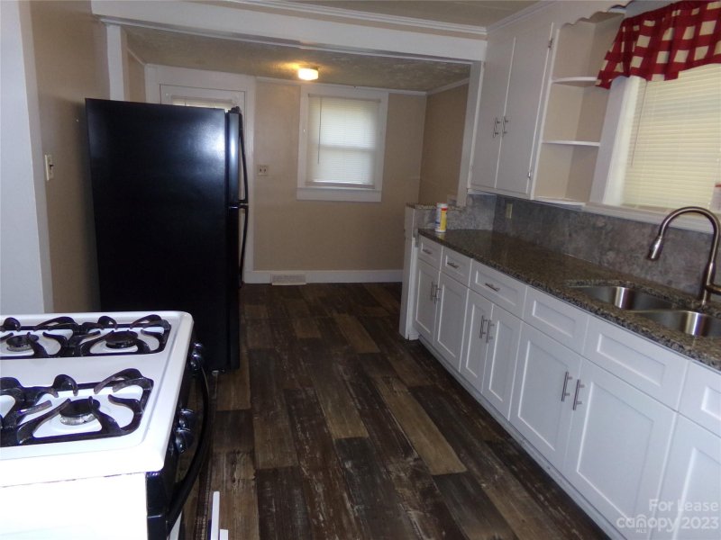 Property image 3 at 729 Spruce Street, Mooresville, NC 28115