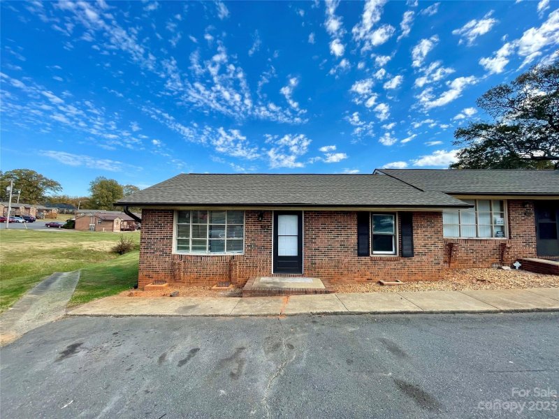 438 Willow Spring Lane