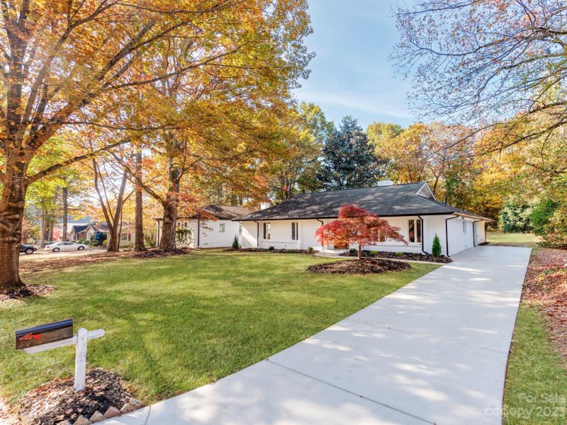 Property image 2 at 6122 Coatbridge Lane, Charlotte, NC 28212