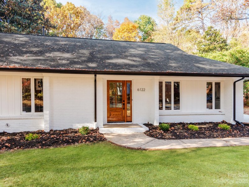 Property image 3 at 6122 Coatbridge Lane, Charlotte, NC 28212