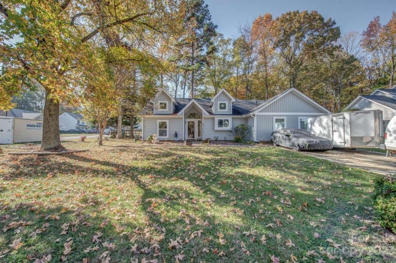 Property image 2 at 2430 Rob Roy Court, Charlotte, NC 28208