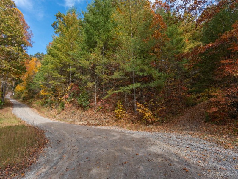 Property image 2 of 000 Wispy Willow Drive in Twin Oaks Estate, Waynesville, NC 28785