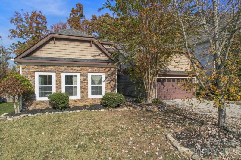 Property image 2 at 1264 Saint Johns Avenue, Matthews, NC 28104