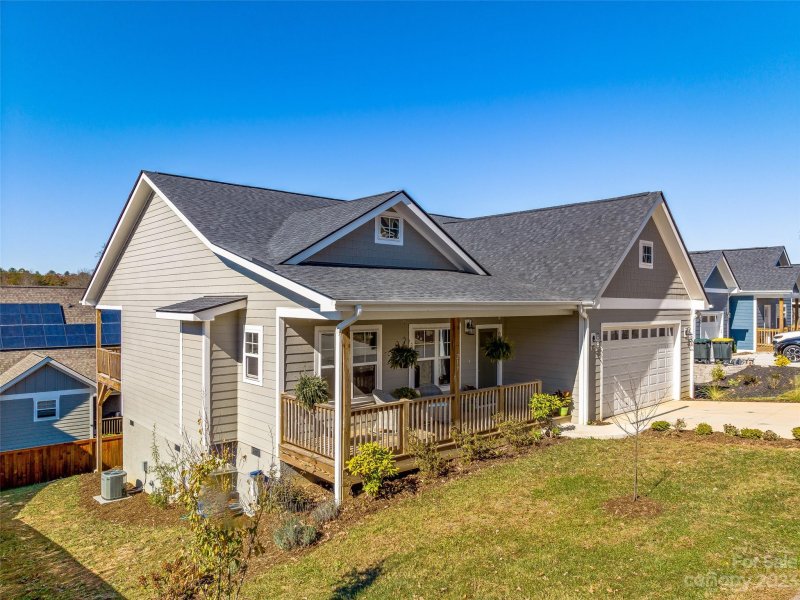 Property image 2 at 217 Oak Meadow Lane, Asheville, NC 28804