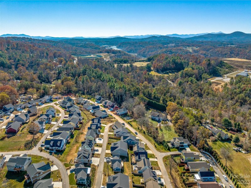 Property image 3 at 217 Oak Meadow Lane, Asheville, NC 28804