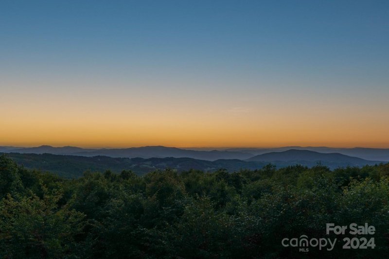 Property image 3 at 125 Raven Road, Beech Mountain, NC 28604