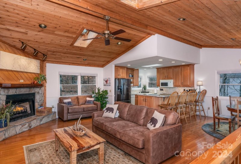 Property image 4 at 125 Raven Road, Beech Mountain, NC 28604