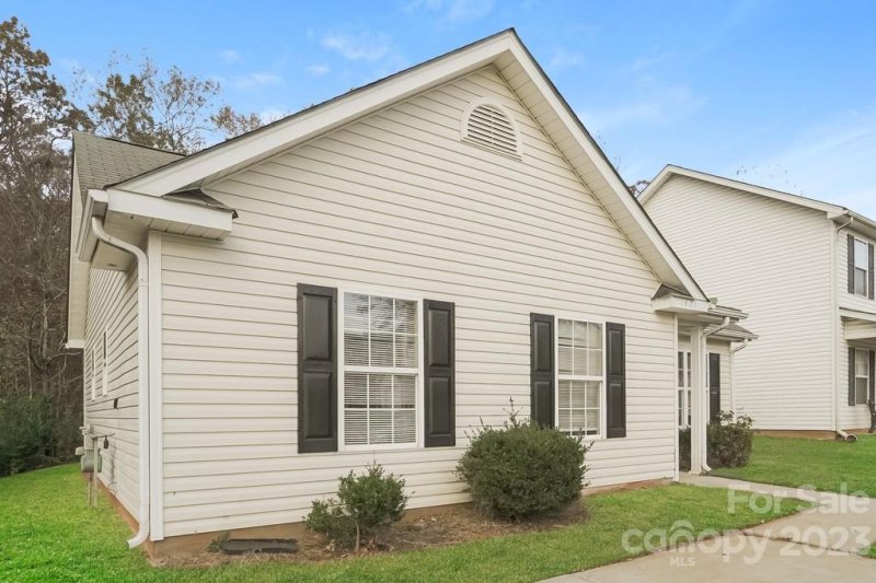 Property image 2 at 1421 Crandon Drive, Charlotte, NC 28216