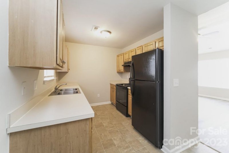 Property image 4 at 1421 Crandon Drive, Charlotte, NC 28216