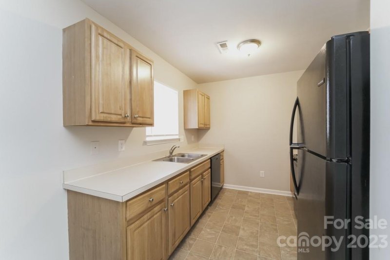 Property image 5 at 1421 Crandon Drive, Charlotte, NC 28216