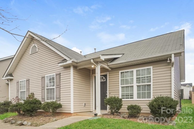 Property image 2 at 1214 Crandon Drive, Charlotte, NC 28216
