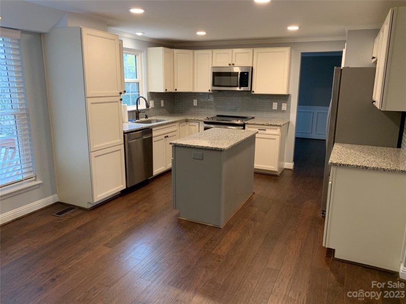 Property image 2 at 508 Vista Grande Circle, Charlotte, NC 28226