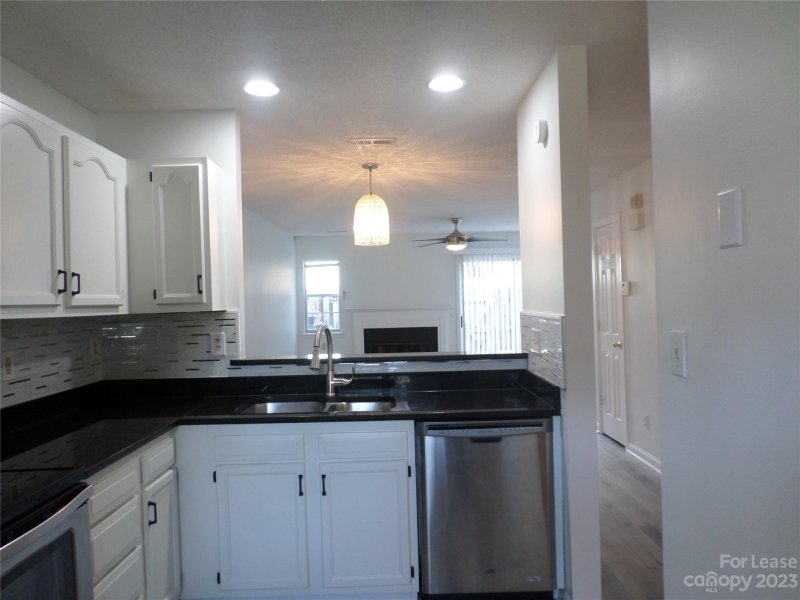 Property image 2 at 3847 Mosscroft Lane, Charlotte, NC 28215